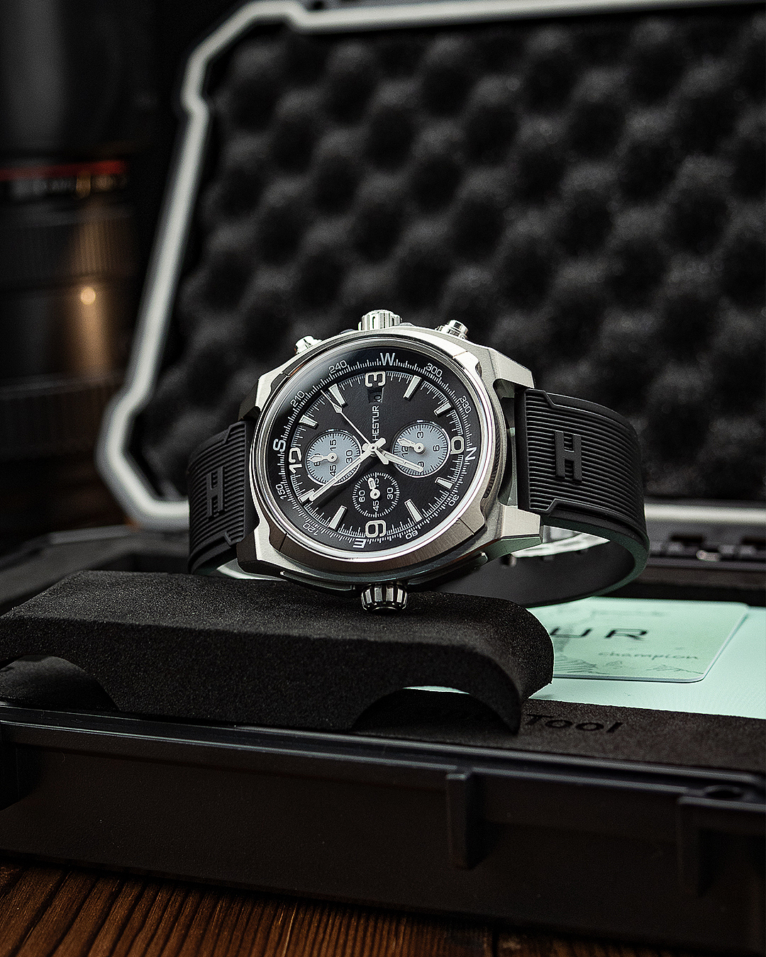 日常工作桌面手表摄像（图ZMzk0NjkwNzMy） - 产品摄影 - 站酷设计师罗密欧与猪过夜原创素材 - 站酷ZCOOL