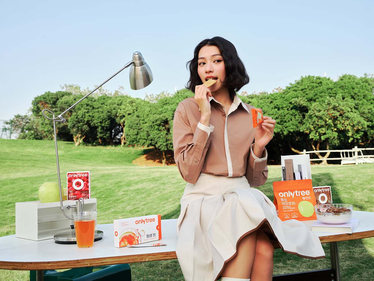 商业摄影丨夏日多巴胺公式：运动+草坪+Onlytree