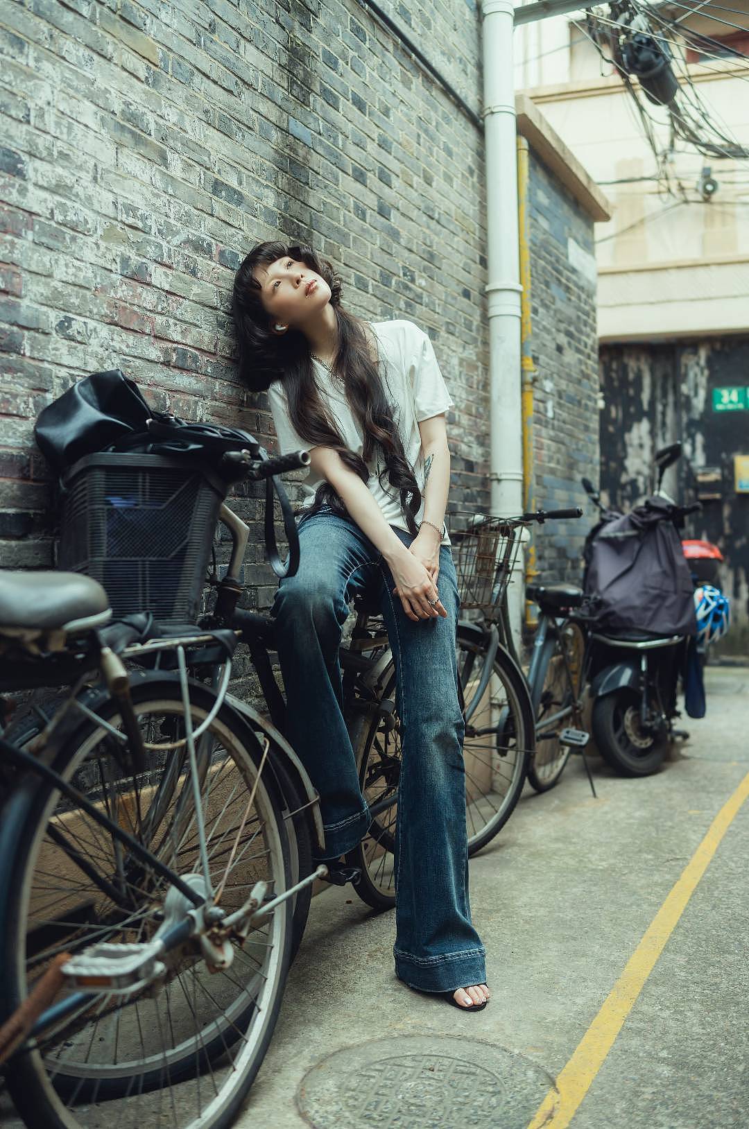 弄堂里（图ZMzk0Nzc4MTE2） - 人像摄影 - 站酷设计师Imagine614原创素材 - 站酷ZCOOL