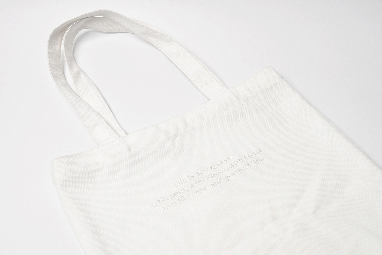 环保帆布袋:采用16安厚度的半漂白色帆布材质 40CM*42CM