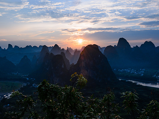 桂林阳朔兴坪老寨山 | 落日将隐山