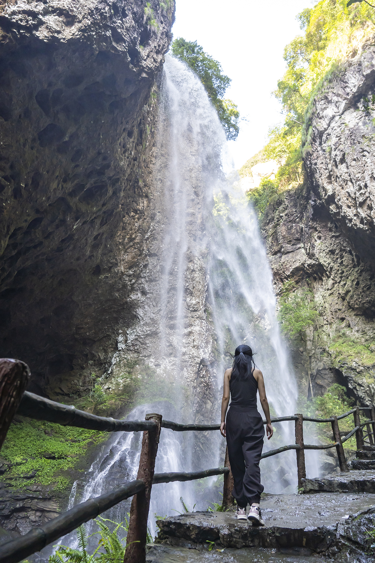 不用去温州百丈漈，福州永泰百漈沟也很震撼 