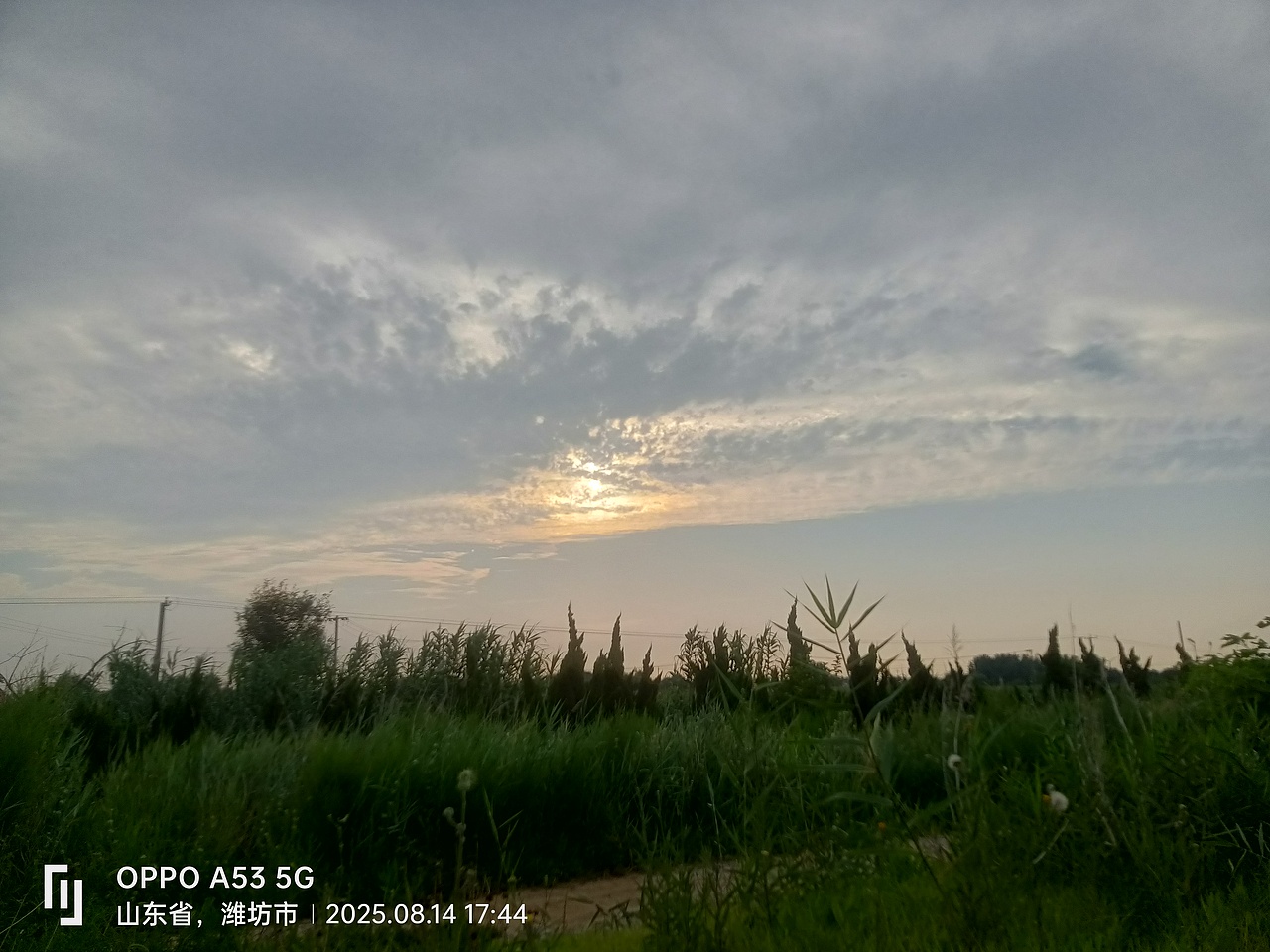 天空中（圖ZMzk1MDQ3OTI4） - 風(fēng)光攝影 - 站酷設(shè)計(jì)師風(fēng)2006原創(chuàng)素材 - 站酷ZCOOL