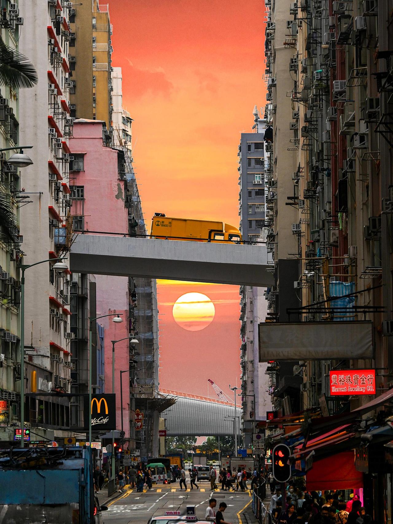 藏在街巷褶皱里的港味密码——香港旺角