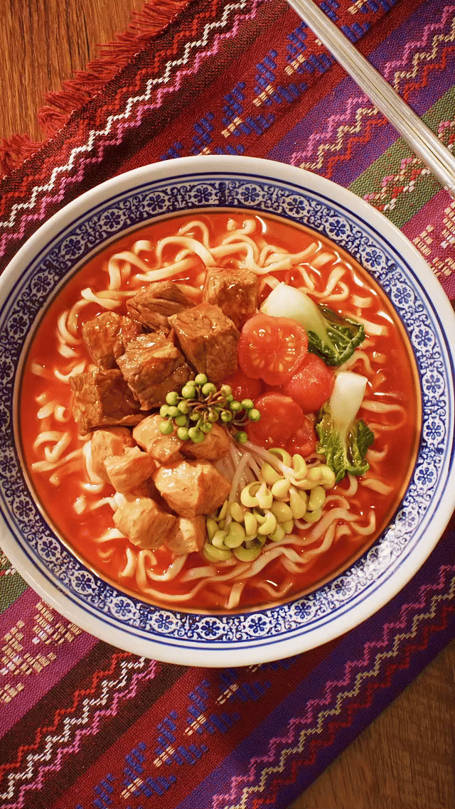 御品盛宴 | 红酸汤牛肉面 ✖ 众目摄影 |