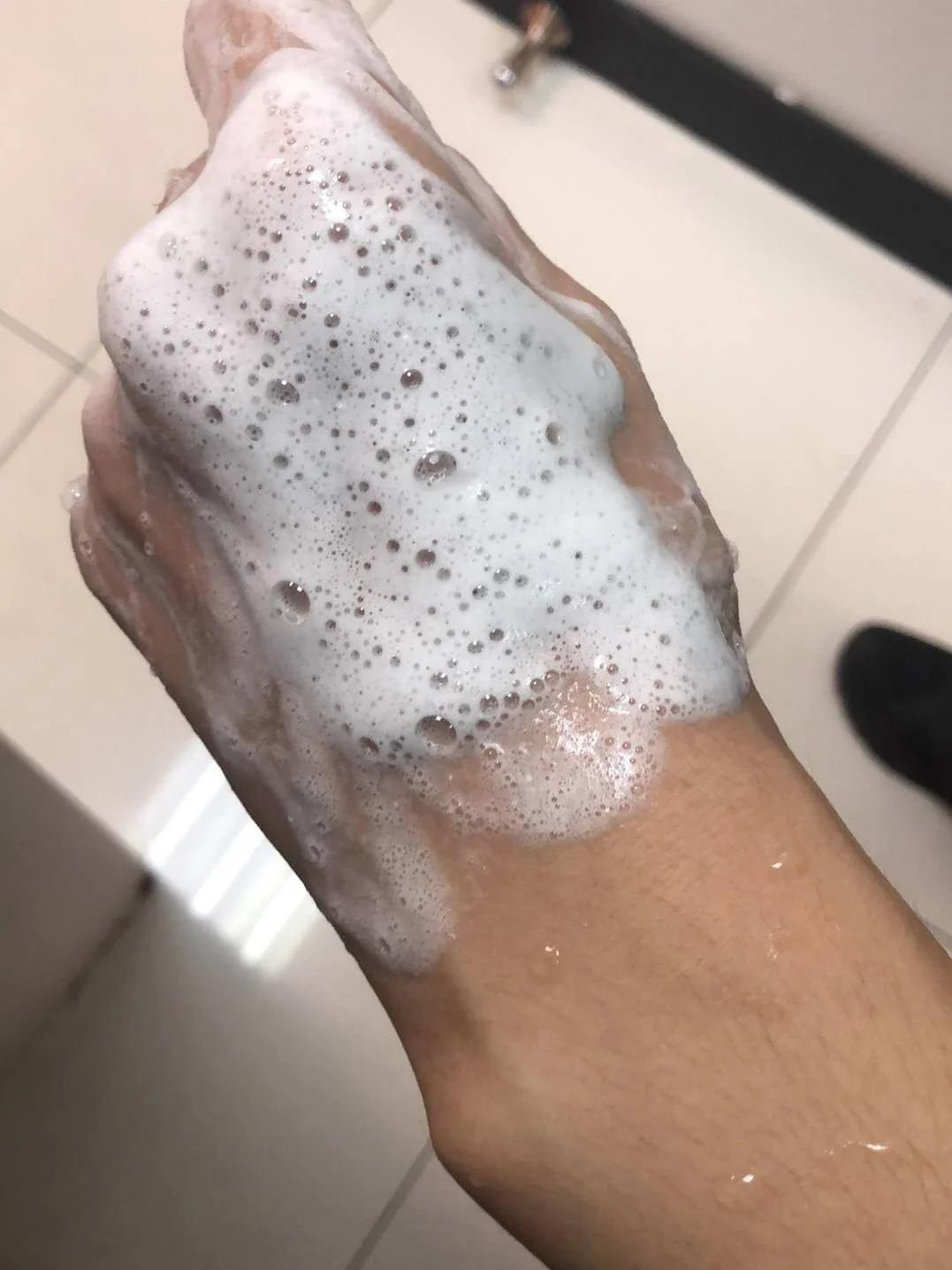 晨起30秒控油！这款男士洗面奶实测：油皮洗后清爽到午后，不拔干