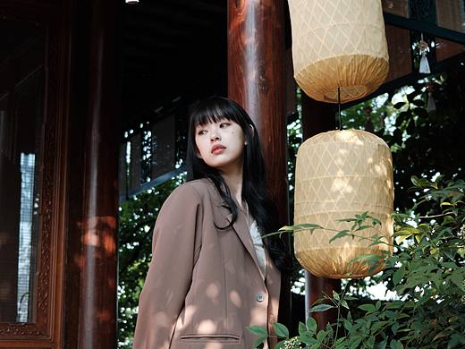 西湖“抓”拍少女
