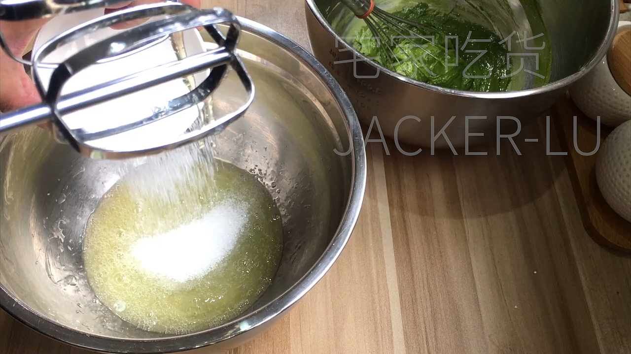 抹茶奶酪奶角蛋糕,淡淡清香、醇厚中带着甜蜜。