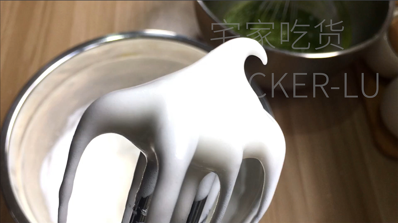 抹茶奶酪奶角蛋糕,淡淡清香、醇厚中带着甜蜜。