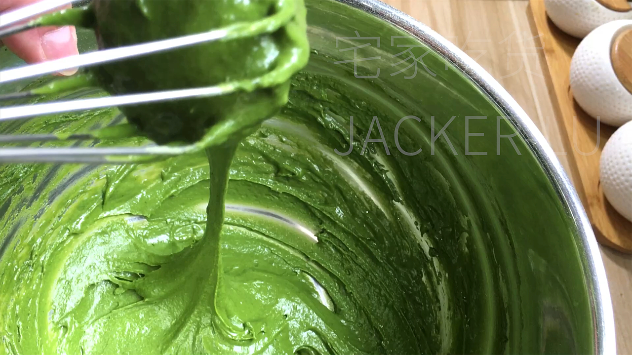 抹茶奶酪奶角蛋糕,淡淡清香、醇厚中带着甜蜜。