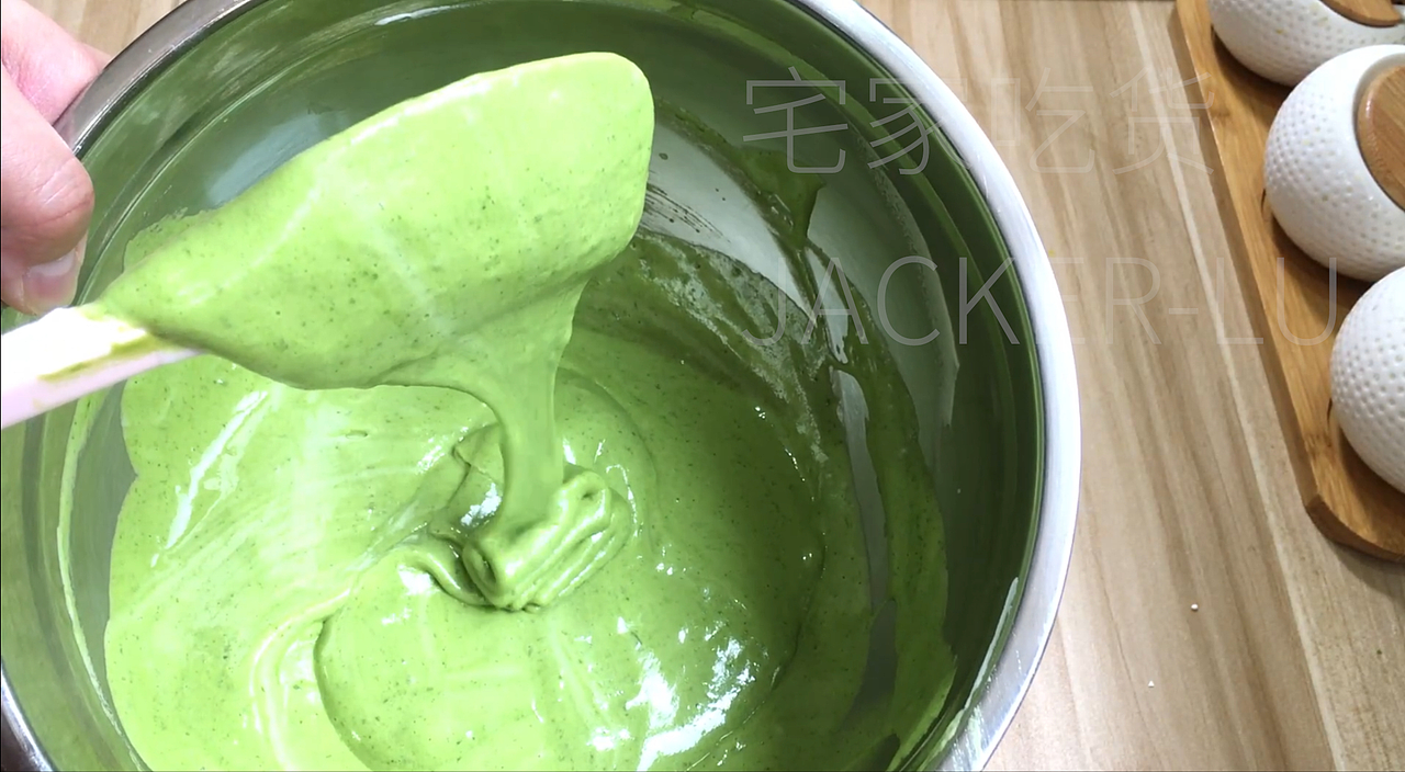 抹茶奶酪奶角蛋糕,淡淡清香、醇厚中带着甜蜜。