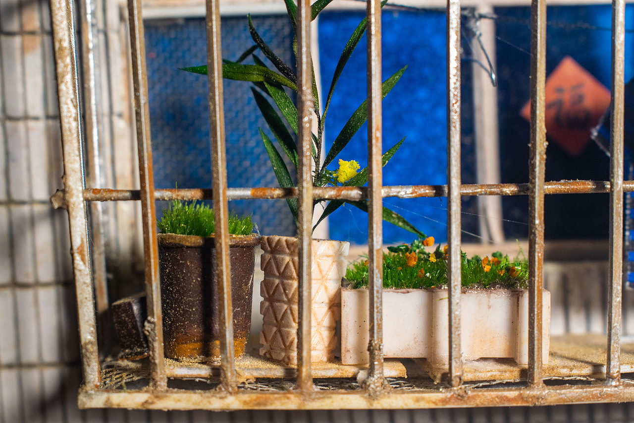 花瓶上的蜘蛛丝也做了处理。