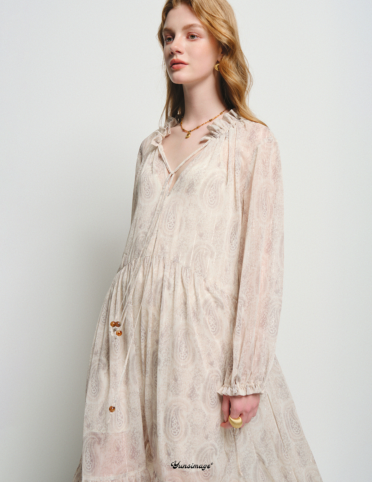 一组商业极简女装