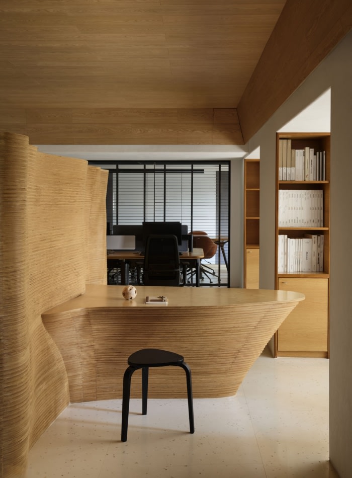 参数化木艺装置:功能与艺术融合办公楼装修