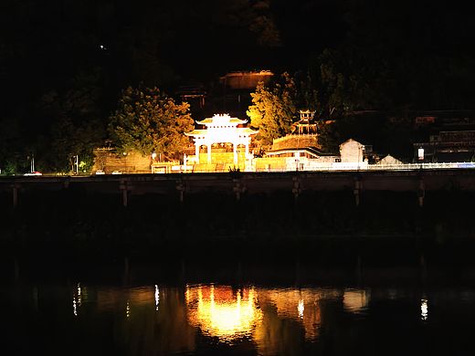 渔火孤舟秋夜静