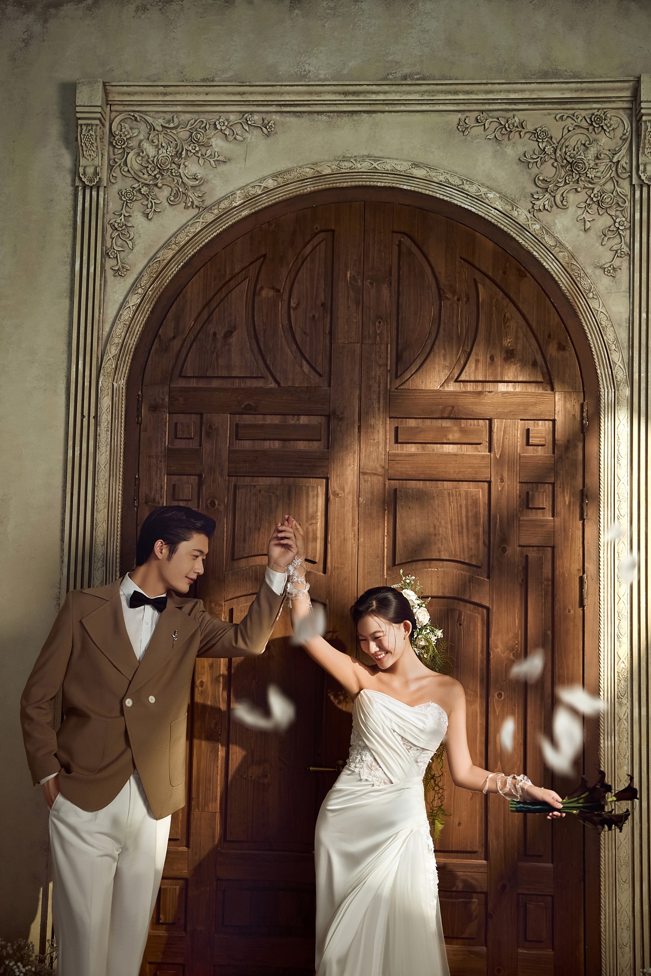 让人心动的法式婚礼～✨法式复古婚纱照（图ZMzk1NTI4NTAw） - 婚礼摄影 - 站酷设计师遇见YUJIAN原创素材 - 站酷ZCOOL