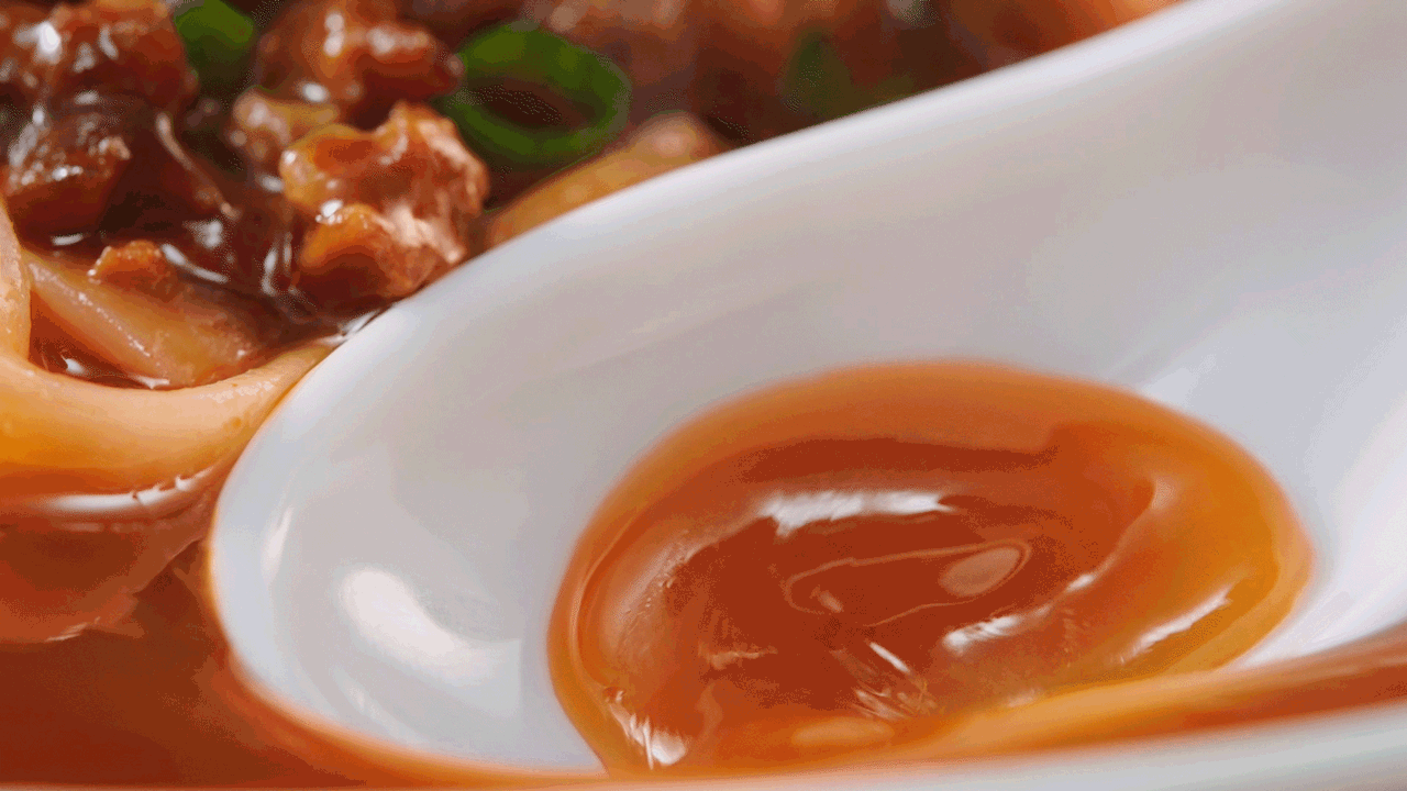 康师傅视频 X 众目摄影 | 灵魂酸辣肥汁米线视频（图ZMzk1NTkxNjQ0） - 美食摄影 - 站酷设计师众目视觉策划原创素材 - 站酷ZCOOL