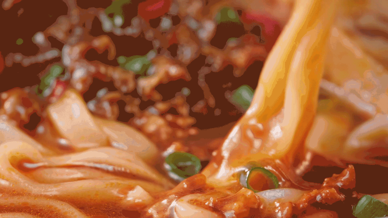 康师傅视频 X 众目摄影 | 灵魂酸辣肥汁米线视频（图ZMzk1NTkxNjQw） - 美食摄影 - 站酷设计师众目视觉策划原创素材 - 站酷ZCOOL