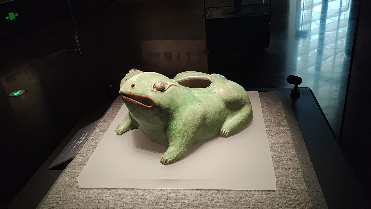 图2 馆藏文物展示