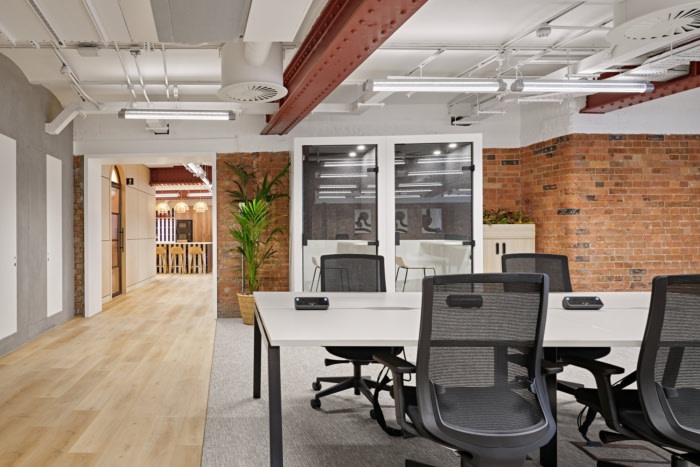 个性与中立平衡 支持多元工作模式办公楼装修