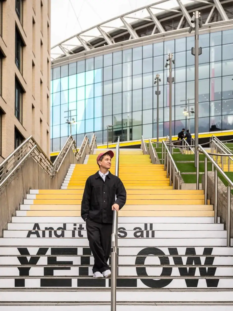 苹果秋季新品发布会邀请函公布/Pantone为Coldplay代表作打造艺术装置