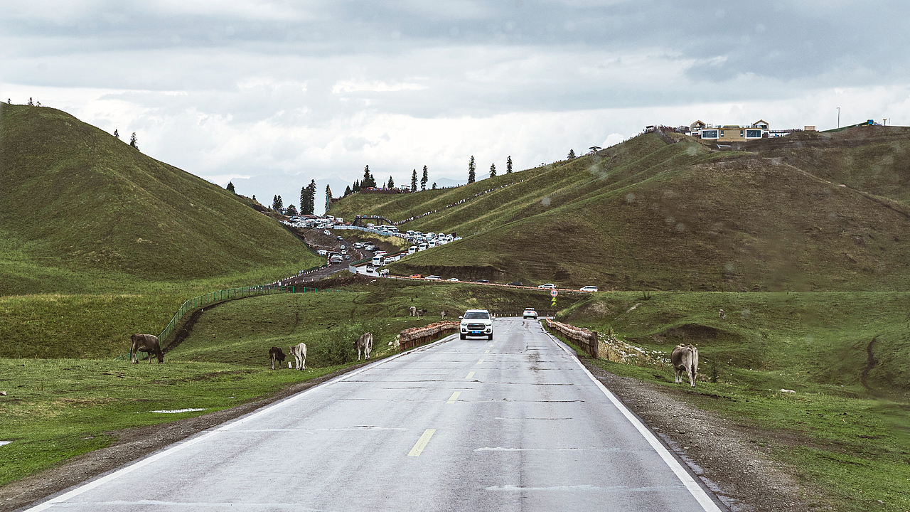 远山长,云山乱,晓山青