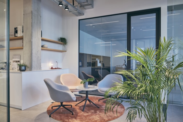 办公楼装修：融合工业美学与灵活共享 打造个性办公空间（图ZMTUyMDYwMjA=） - 资讯 - 站酷设计师凯悦办公装修原创素材 - 站酷ZCOOL