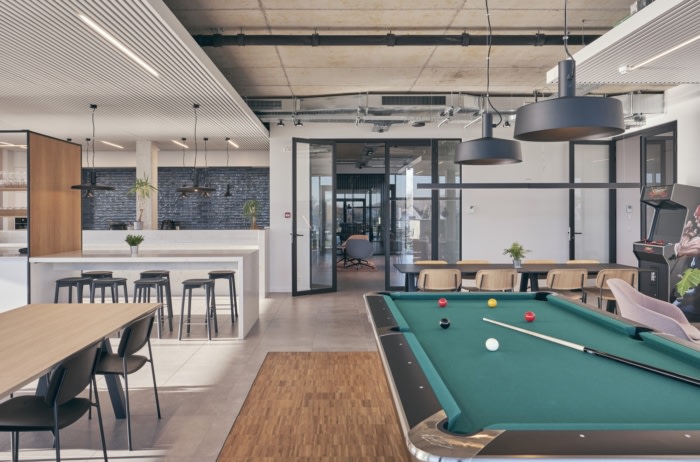 办公楼装修：融合工业美学与灵活共享 打造个性办公空间（图ZMTUyMDYwMzI=） - 资讯 - 站酷设计师凯悦办公装修原创素材 - 站酷ZCOOL