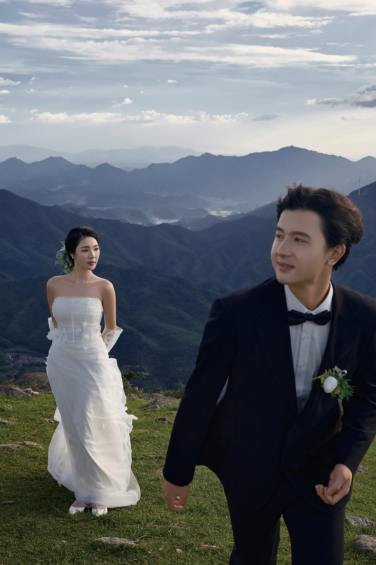 难怪年轻人喜欢~山顶电影感婚纱照鲨疯啦（图ZMzk1ODQxMzcy） - 婚礼摄影 - 站酷设计师遇见YUJIAN原创素材 - 站酷ZCOOL