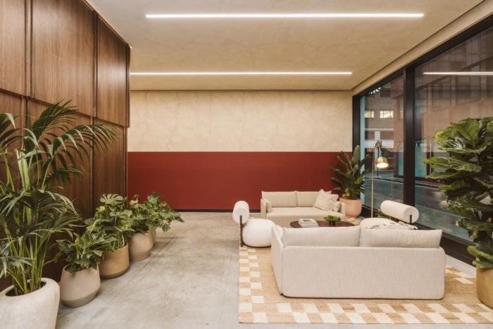 办公楼装修：以亲自然设计与独特饰面，重塑商务空间美学