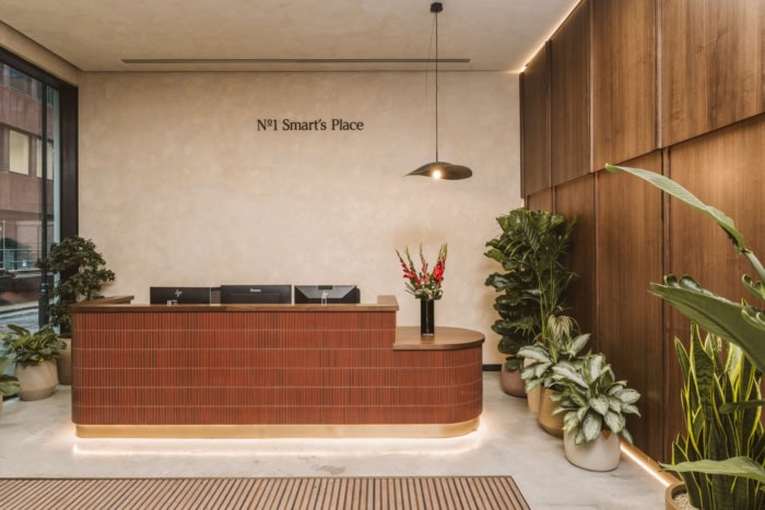 办公楼装修：以亲自然设计与独特饰面，重塑商务空间美学