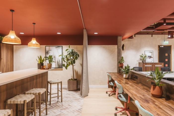 办公楼装修：以亲自然设计与独特饰面，重塑商务空间美学