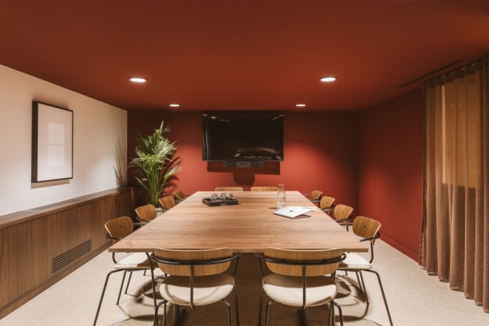 办公楼装修：以亲自然设计与独特饰面，重塑商务空间美学