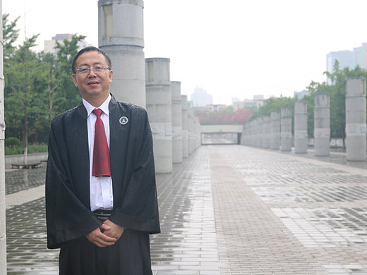 刘宏伟律师百忍为王《新冢虎》