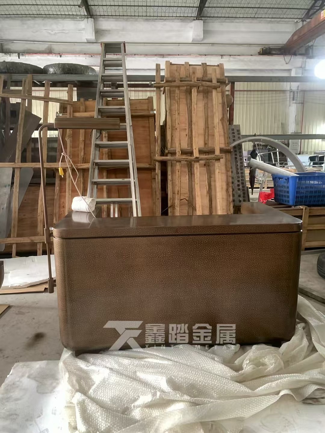 古铜色不锈钢锤纹肌理吧台 古铜做旧不锈钢吧台