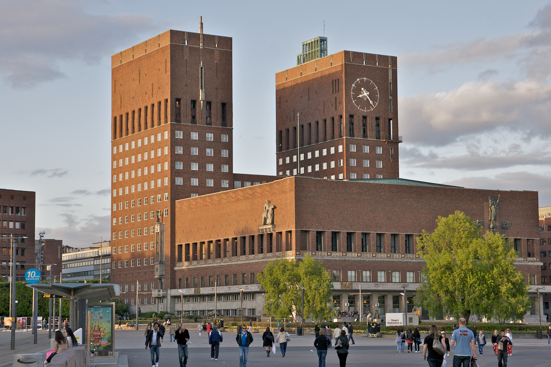 ↑ 奥斯陆市政厅 Oslo City Hall