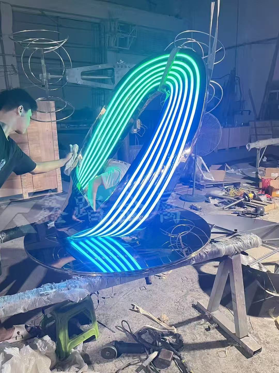 流动变色灯光不锈钢莫比乌斯环雕塑不锈钢发光圆环雕塑