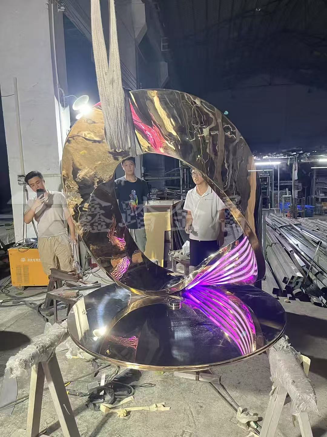 流动变色灯光不锈钢莫比乌斯环雕塑不锈钢发光圆环雕塑