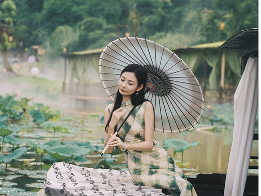 一组仿胶片旗袍