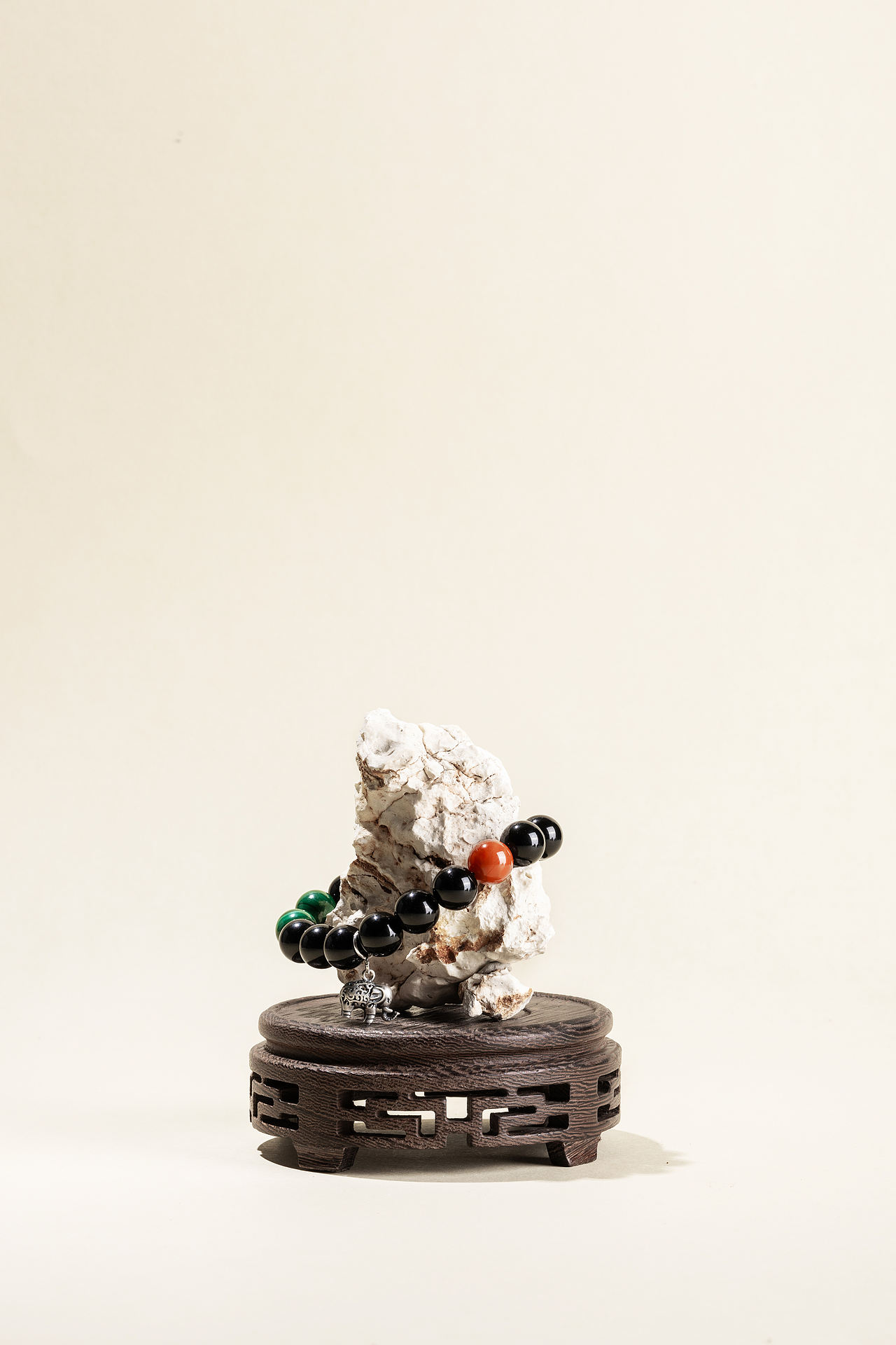 水晶 天然石饰品 创意场景拍摄（图ZMzk2MTE4MDky） - 产品摄影 - 站酷设计师北京坤师傅摄影原创素材 - 站酷ZCOOL