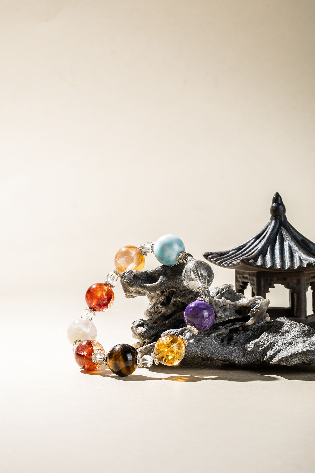 水晶 天然石饰品 创意场景拍摄（图ZMzk2MTE4MTA4） - 产品摄影 - 站酷设计师北京坤师傅摄影原创素材 - 站酷ZCOOL