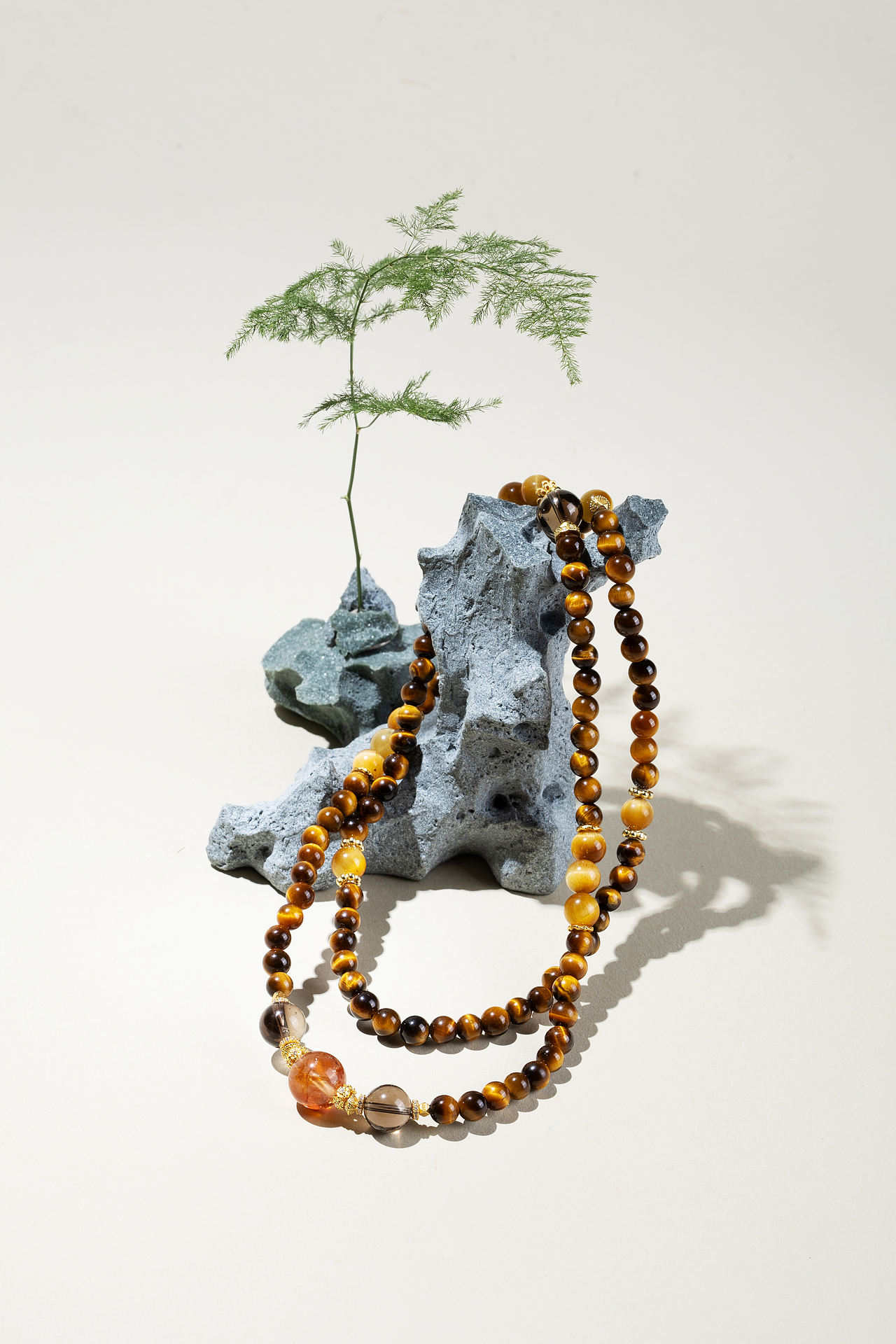 水晶 天然石饰品 创意场景拍摄（图ZMzk2MTE4MTE2） - 产品摄影 - 站酷设计师北京坤师傅摄影原创素材 - 站酷ZCOOL