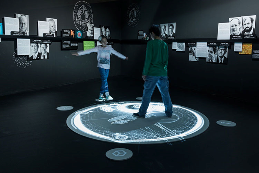 以动态投影墙与交互体验为核心，构建吸引流量的新一代展厅方案。