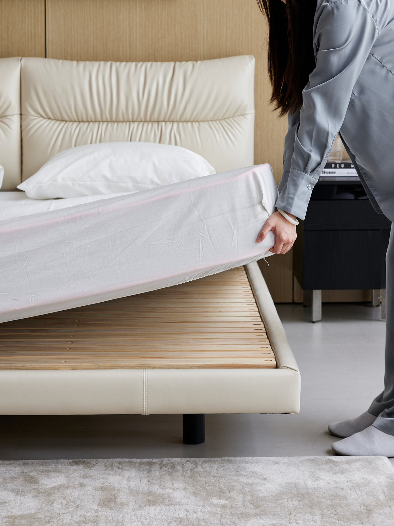 家具摄影-白巧真皮床