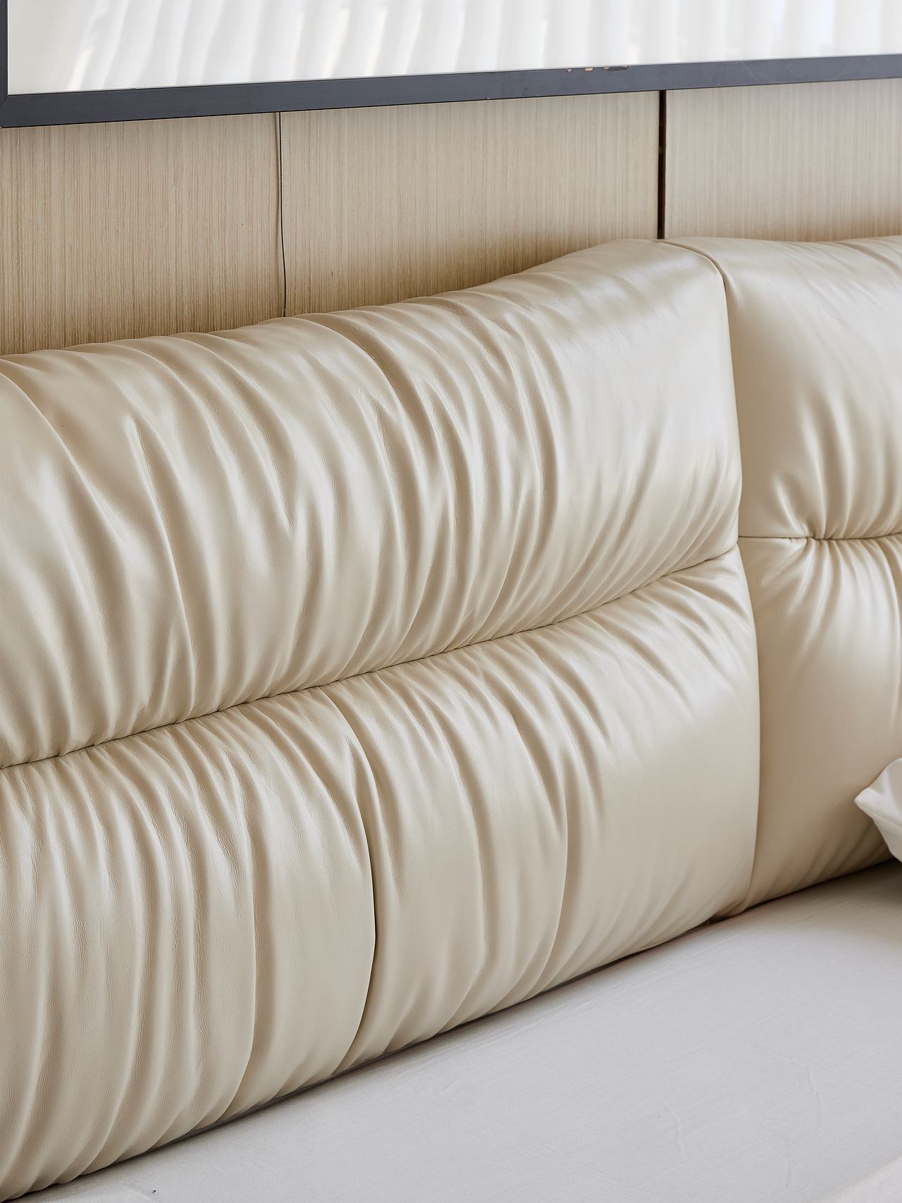 家具摄影-白巧真皮床