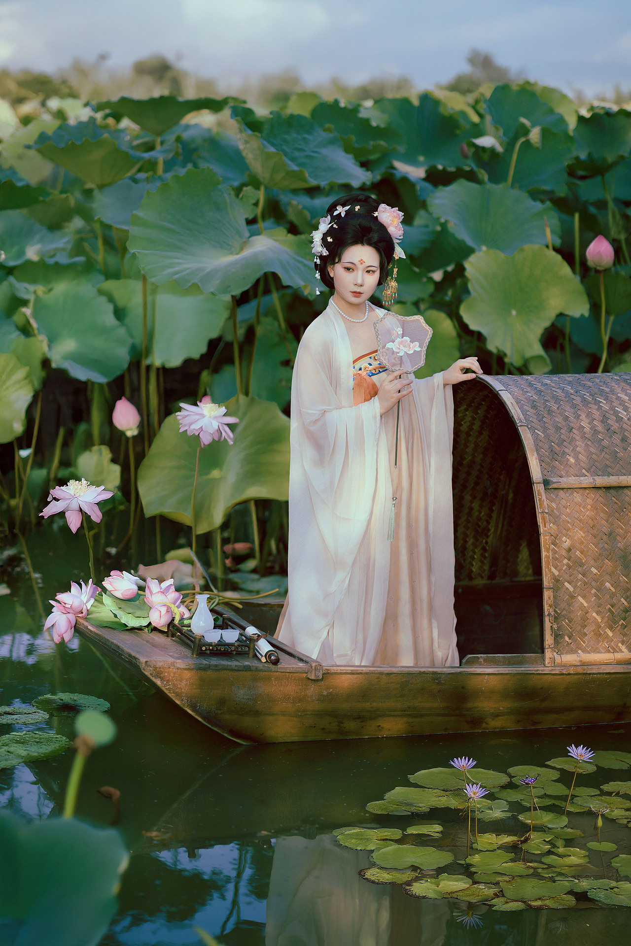 雨歇荷塘（图ZMzk2MjM1MTA0） - 人像摄影 - 站酷设计师若寒Rock原创素材 - 站酷ZCOOL