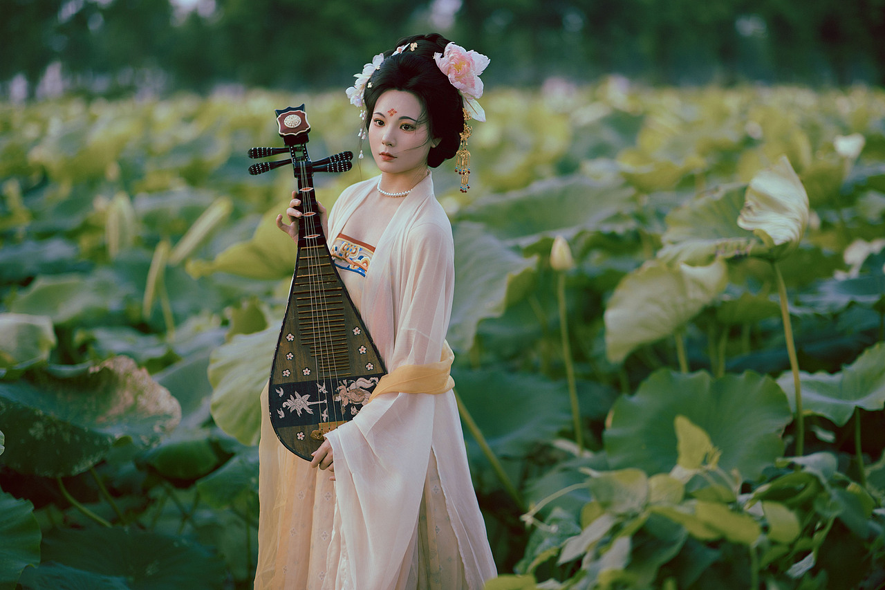 雨歇荷塘（图ZMzk2MjM1MTY4） - 人像摄影 - 站酷设计师若寒Rock原创素材 - 站酷ZCOOL