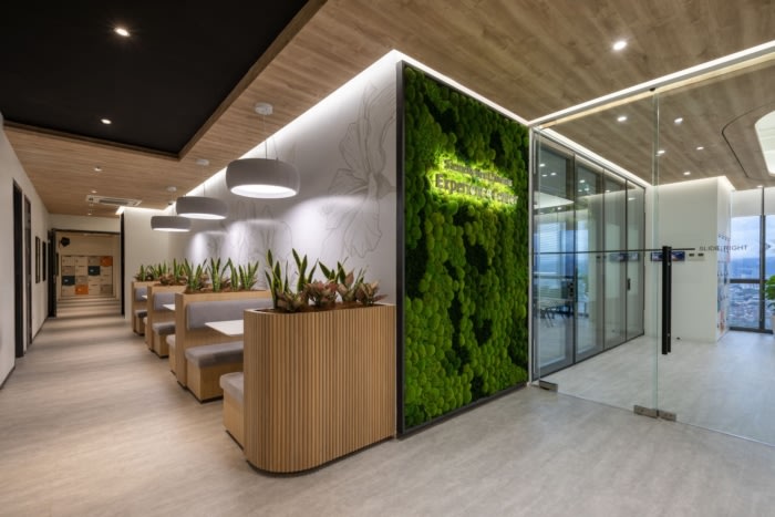 办公楼装修：极简前台与科技体验中心 重塑品牌创新叙事空间