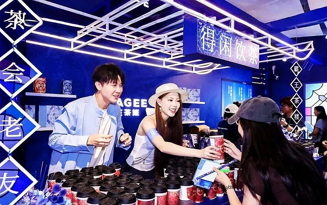 商业美陈 | 霸王茶姬周年快闪店缔造全城热点-肆墨美陈