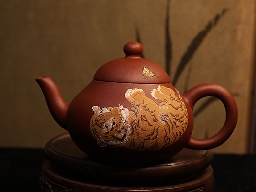 《稚虎戏蝶·雅心观空》紫砂泥绘雅器